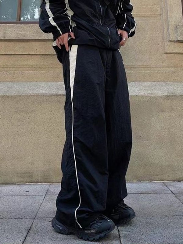 Lockere Fallschirmhose mit Kontrasteinsätzen für Herren-4